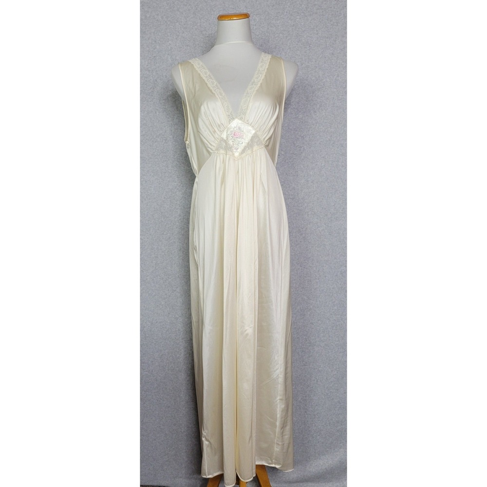 Vintage Lorraine Ivory Nylon Nightgown Floral Embroidered Lace Maxi Large USA